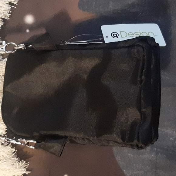 NWT phone purse crossbody leave design adjustable strap black 3 pockets - Picture 4 of 7